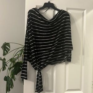 We The Free size L off the shoulder sweater